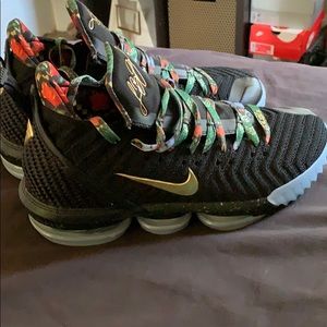 lebron 16’s King’s Throne